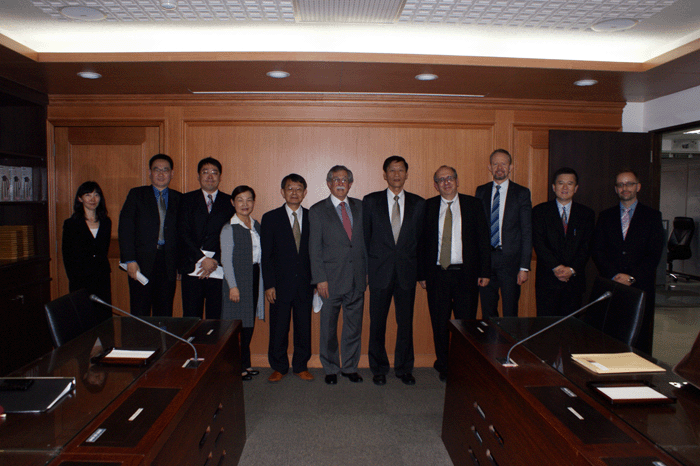 US District Court Southern District of New York, the Honorable Judge Sidney H.Stein, USPTO(United States Patent and Trademark Office) Senior Counsel Mark Cohen, IP Attaché Mike Mangelson, Attorney-Advisor Larry Lian , accompanied by AIT Economic Officer Kris Kvols, visited the Intellectual Property Branch of the Taiwan High Prosecutors Office (this Office) on March 31, 2017, and had a meeting.